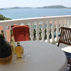 apartments-toni-na-moru.hotelinzadar.com/